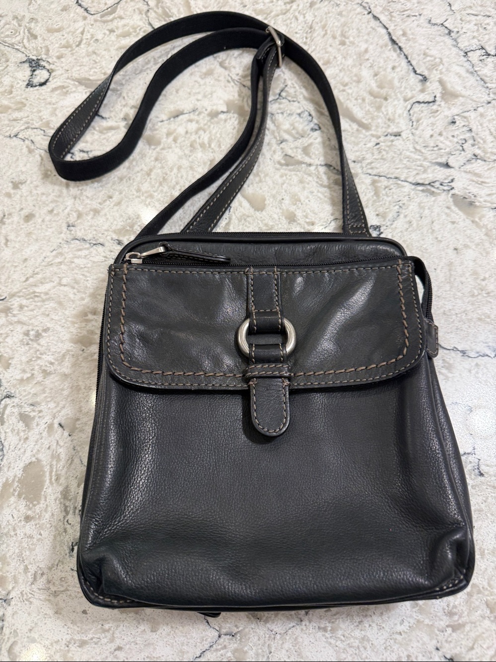 Fossil Vintage Soft Black Leather Organizer Crossbody Minimalist Bag Ring Accent